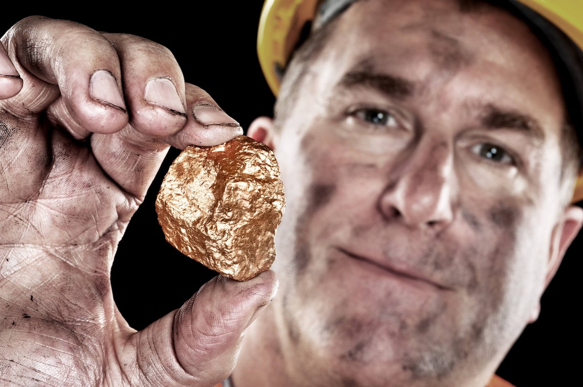 5 Factors That Influence How Commodity Prices Impact the Value of Gold